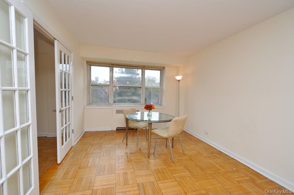 235 Garth Road, Unit D5E Scarsdale, NY 10583 - Photo 20 of 49 Dining Area