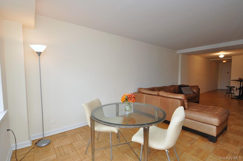 235 Garth Road, Unit D5E Scarsdale, NY 10583 - Photo 23 of 49 Dining Area