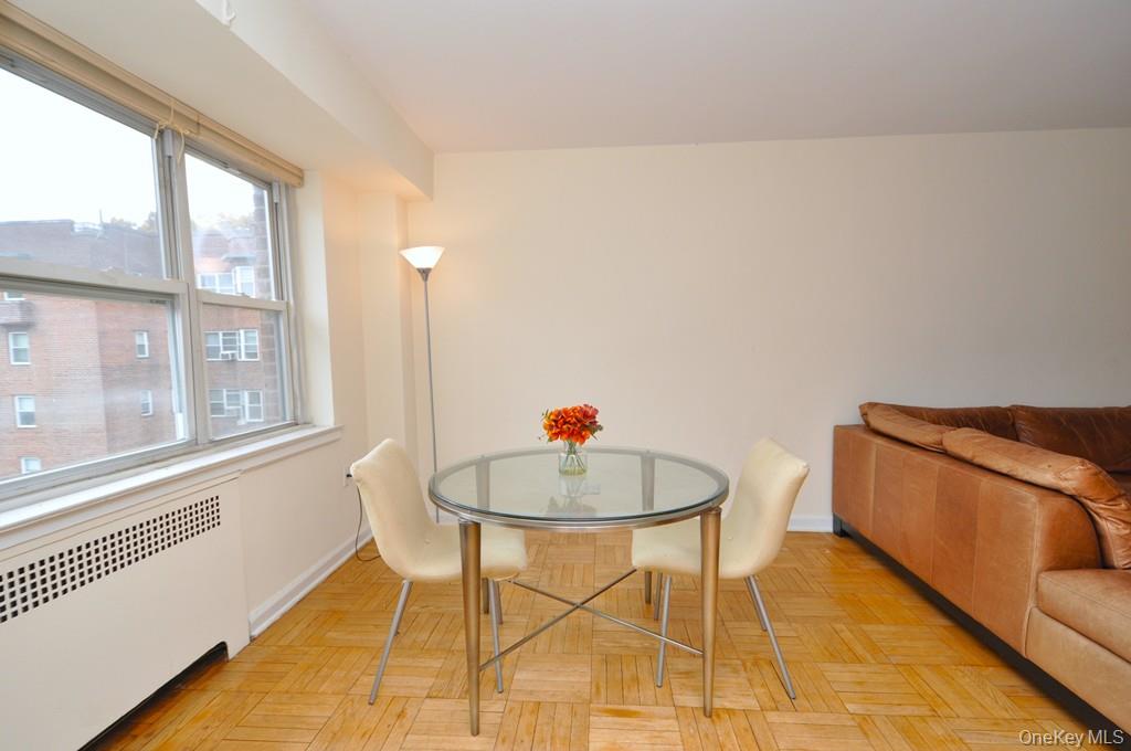 235 Garth Road, Unit D5E Scarsdale, NY 10583 - Photo 24 of 49 Dining Area