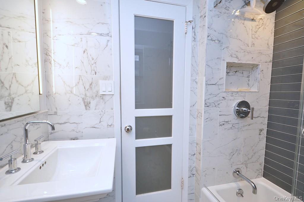 235 Garth Road, Unit D5E Scarsdale, NY 10583 - Photo 28 of 49 Fully renovated bath.