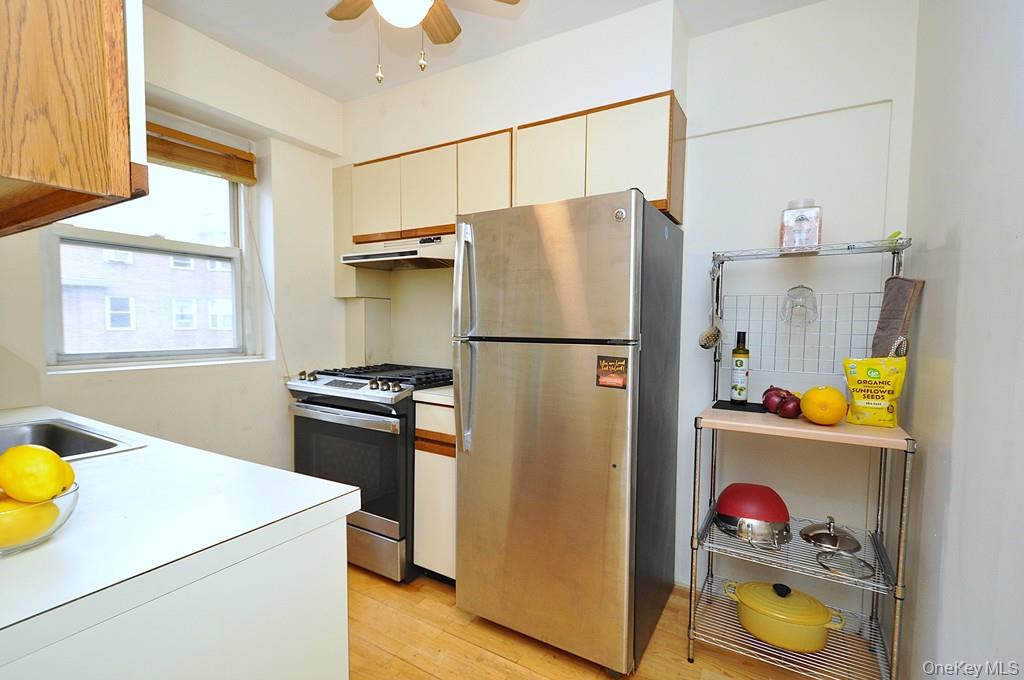 235 Garth Road, Unit D5E Scarsdale, NY 10583 - Photo 3 of 49 The kitchen has stainless steel appliances and window for ventilation and natural light.