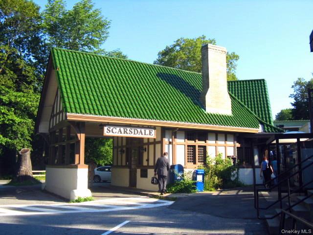 235 Garth Road, Unit D5E Scarsdale, NY 10583 - Photo 42 of 49 Scarsdale Train Station - Downtown Scarsdale is a quaint village with plenty of shopping and restaurants and has its own Metro North Train Station. Grand Central Terminal is only a 28 minute train ride. Garth Road is a self-contained tree lined street and 1/2 mile long starting at the Scarsdale Metro North Train Station & ending at the ball field. As a resident you are entitled to join the Town’s Lake Isle Park (Swimming, Golf, Tennis).