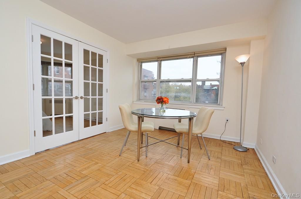 235 Garth Road, Unit D5E Scarsdale, NY 10583 - Photo 5 of 49 Dining Area