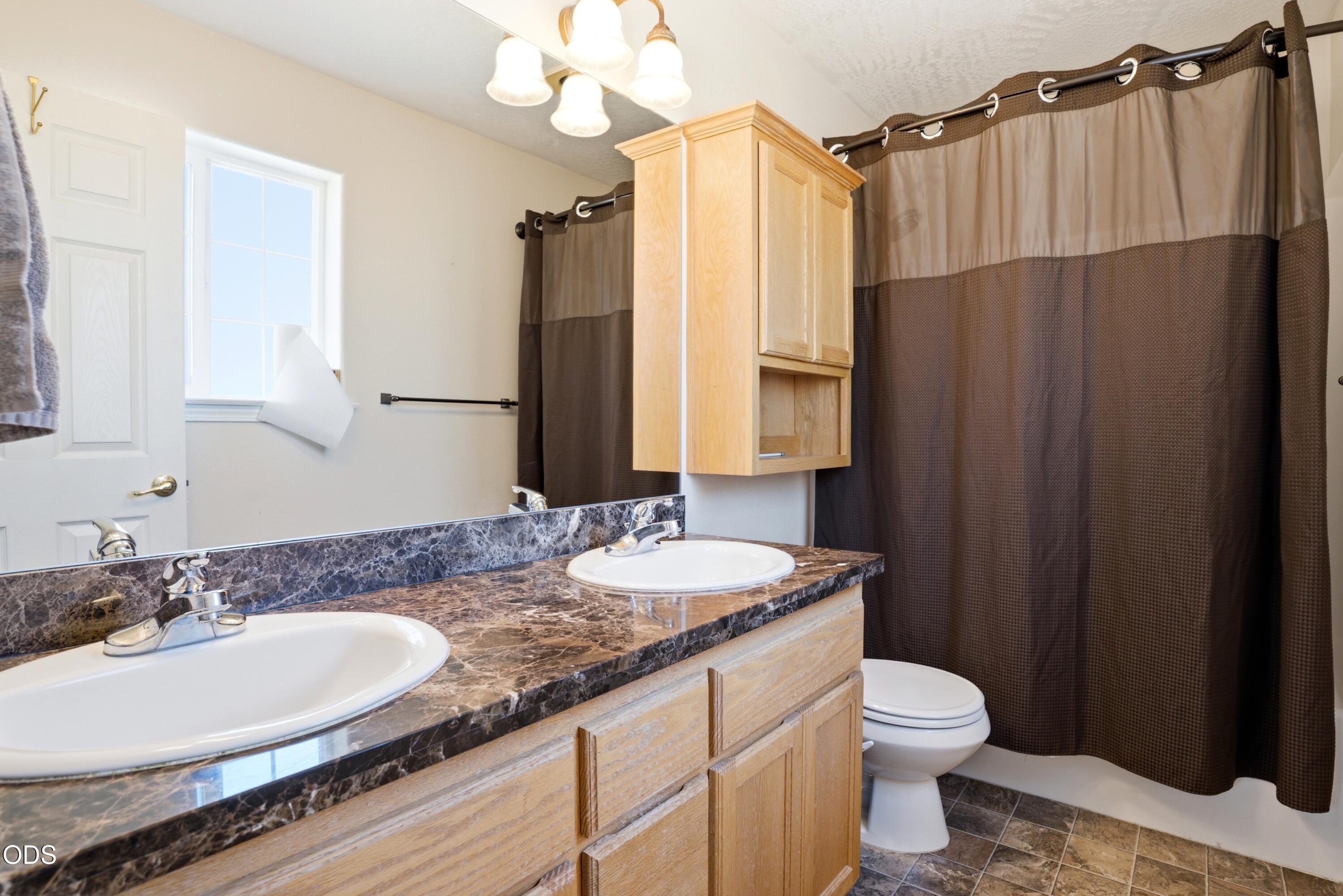 1005 North 10th Street Central Point, OR 97502 - Photo 11 of 21