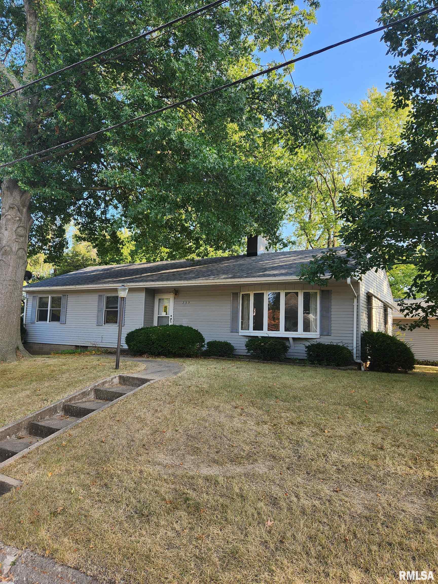 239 West Fisk Street Macomb, IL 61455 - Photo 2 of 22