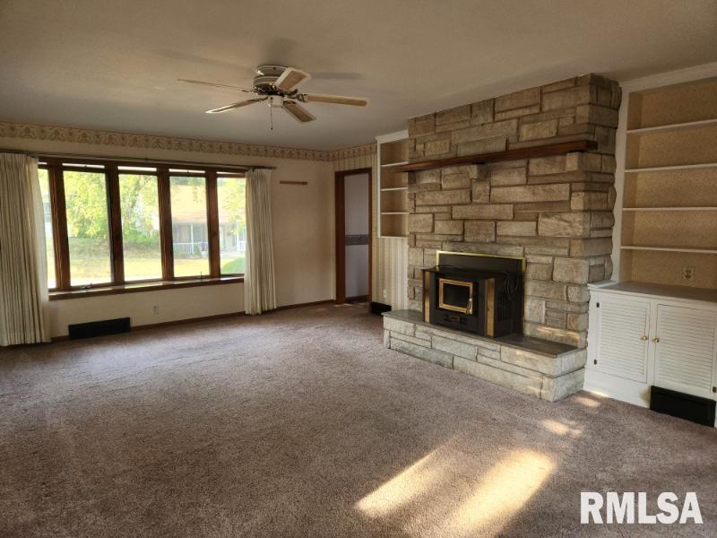 239 West Fisk Street Macomb, IL 61455 - Photo 3 of 22