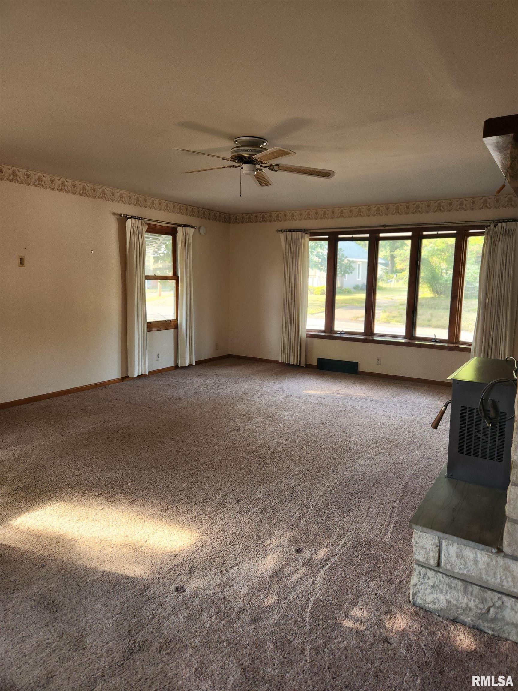 239 West Fisk Street Macomb, IL 61455 - Photo 4 of 22