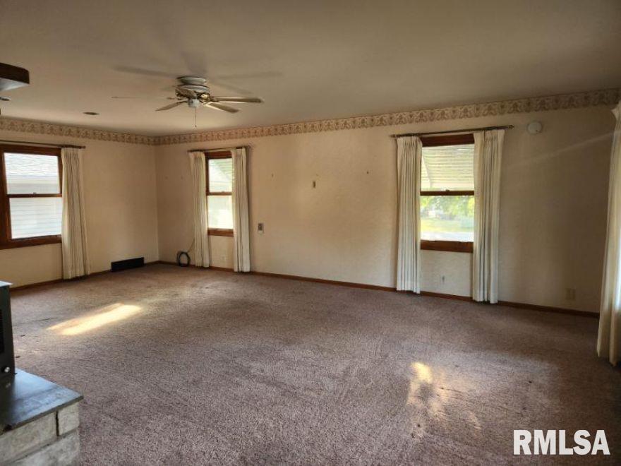 239 West Fisk Street Macomb, IL 61455 - Photo 5 of 22