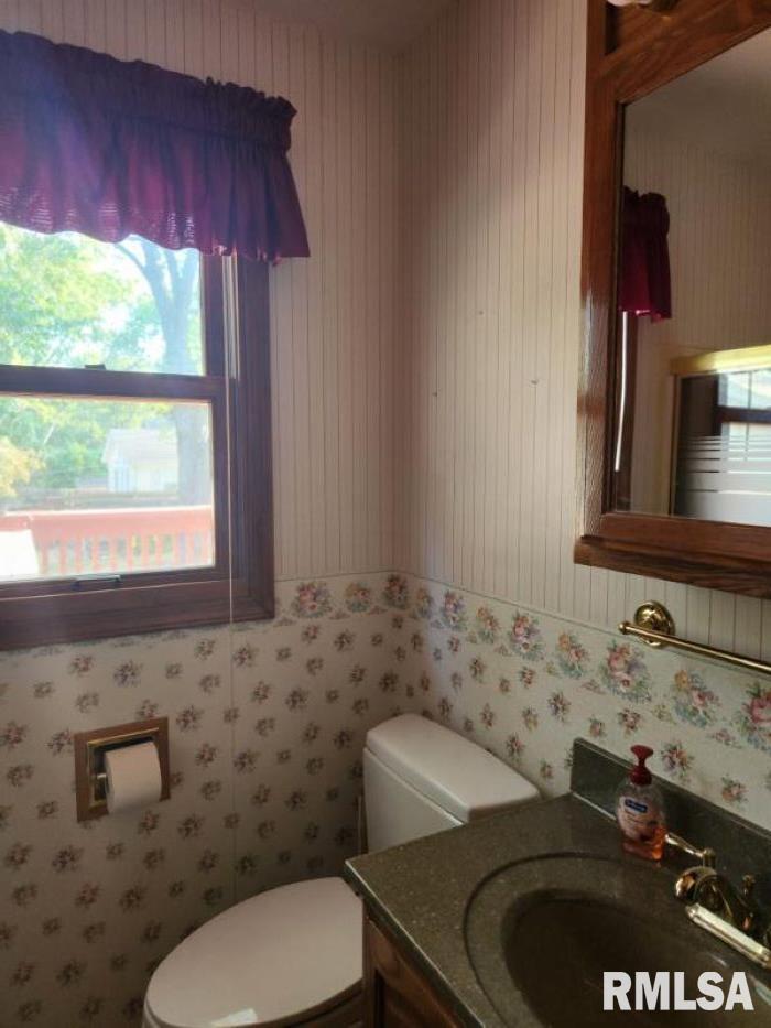 239 West Fisk Street Macomb, IL 61455 - Photo 8 of 22