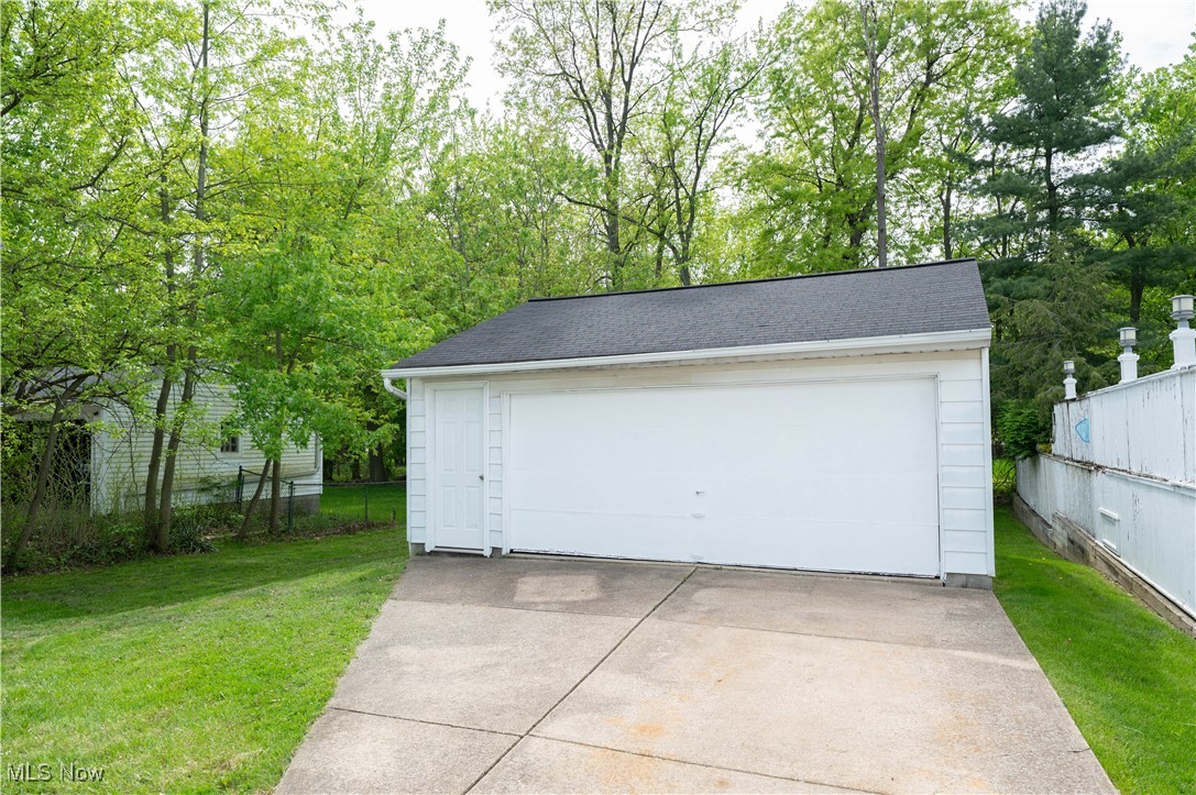1604 Edgefield Road Lyndhurst, OH 44124 - Photo 27 of 32
