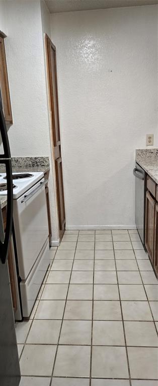 9601 Walnut Street, Unit 5104 Dallas, TX 75243 - Photo 7 of 20 a view of kitchen with washer and dryer