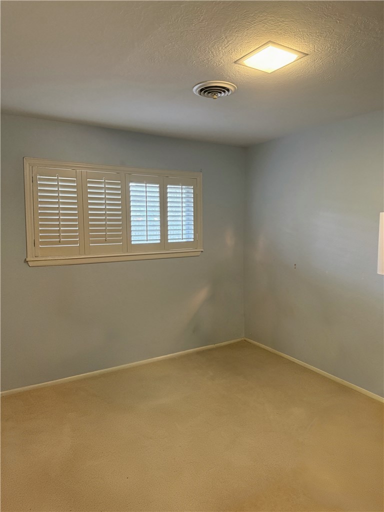 1118 Lincoln Street Alice, TX 78332 - Photo 17 of 32 an empty room with a window