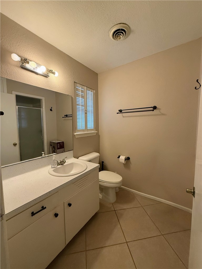 1118 Lincoln Street Alice, TX 78332 - Photo 27 of 32 a spacious bathroom with a granite countertop sink mirror and toilet