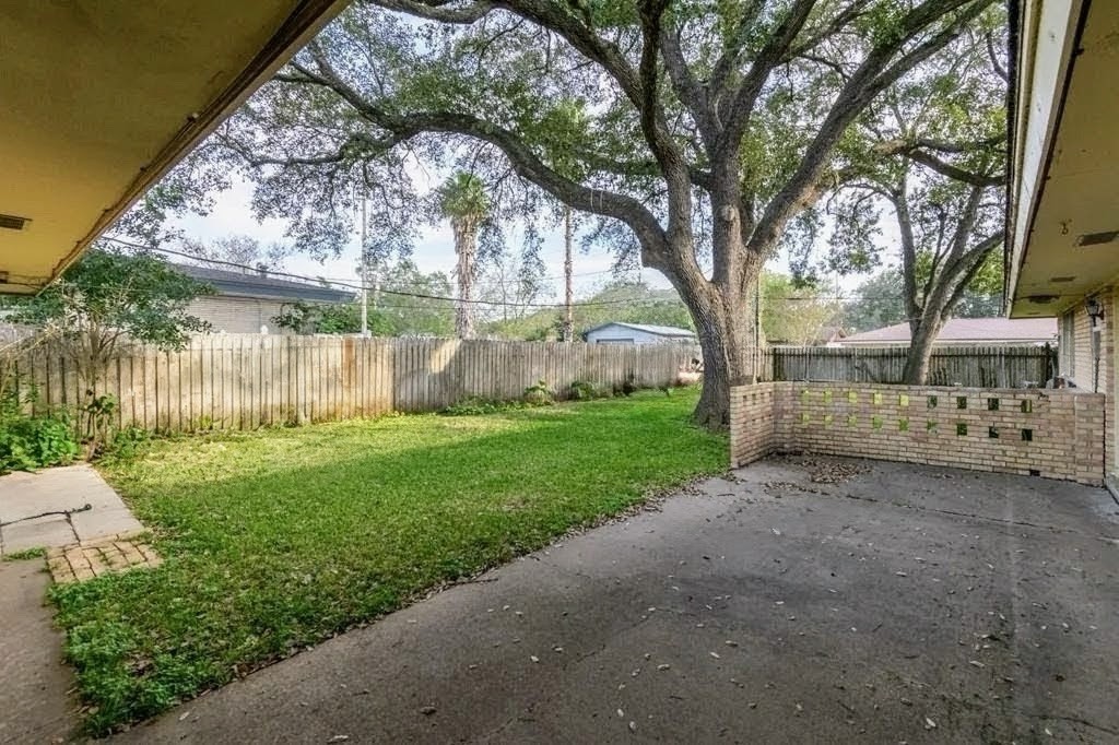 1118 Lincoln Street Alice, TX 78332 - Photo 30 of 32 a view of a garden with a tree