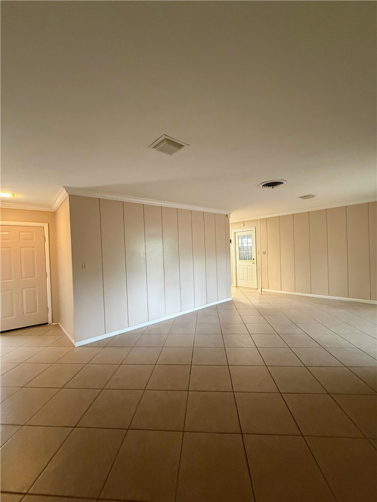 1118 Lincoln Street Alice, TX 78332 - Photo 5 of 32 a view of an empty room with a window