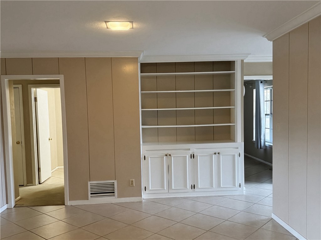 1118 Lincoln Street Alice, TX 78332 - Photo 6 of 32 a view of an empty room with wooden cabinet