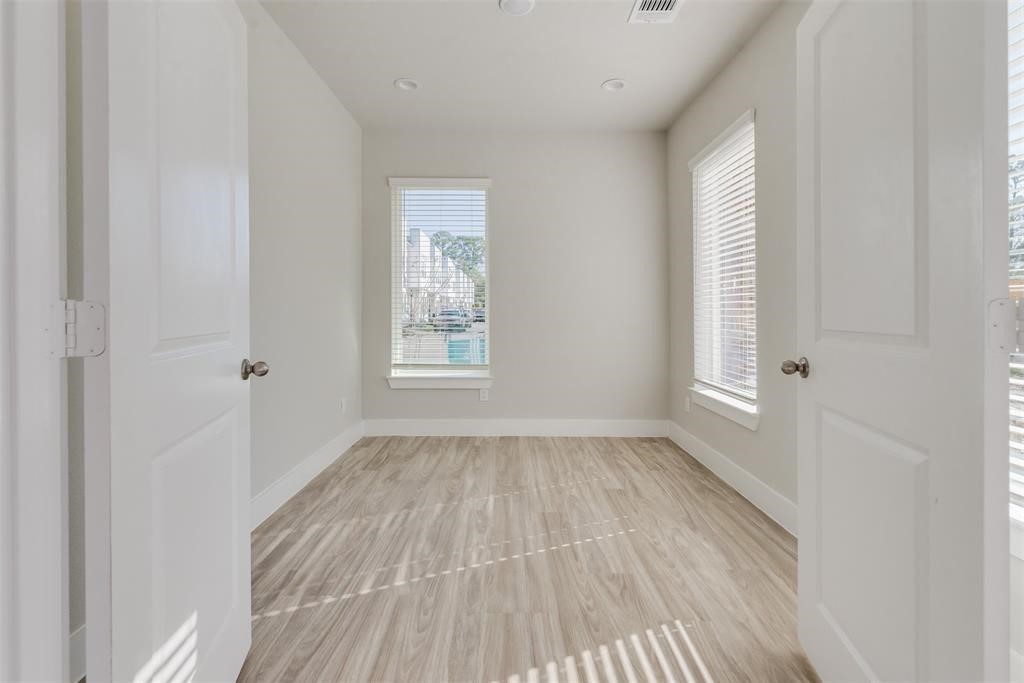 1741 Cove Crescent Houston, TX 77055 - Photo 8 of 42