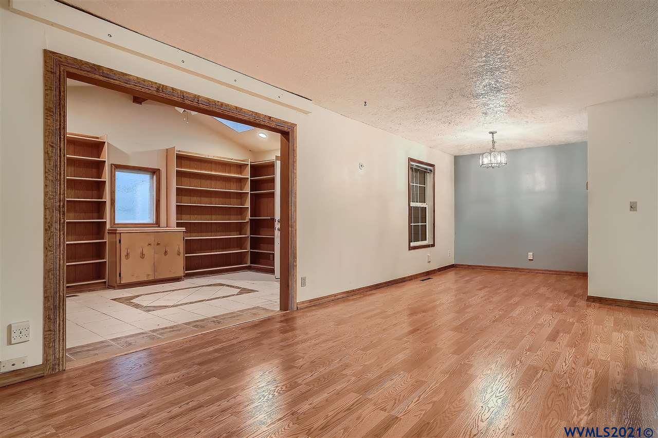 19019 Northeast Davis Street Portland, OR 97230 - Photo 3 of 26