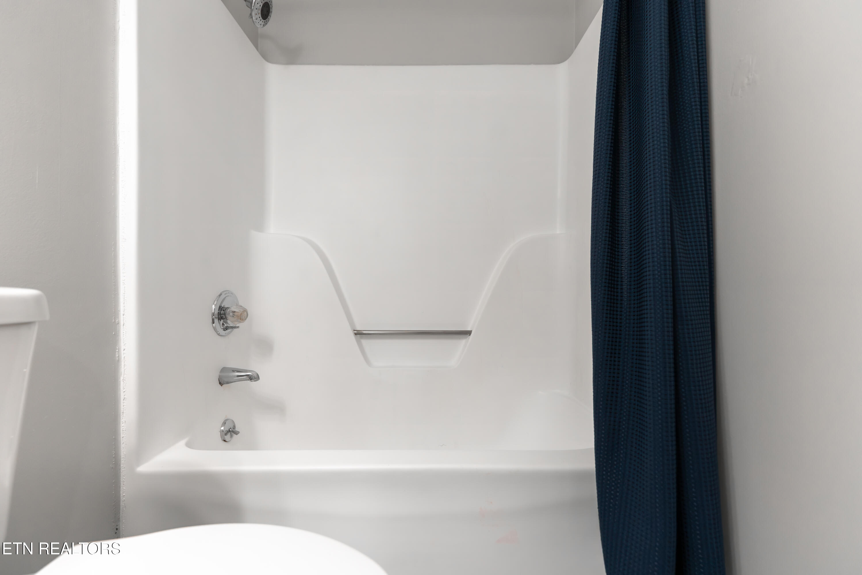 2702 Sood Road, Unit 3 Knoxville, TN 37921 - Photo 22 of 30 Upstairs full bath