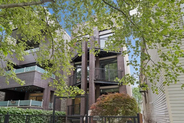 $675,000 | 1720 North Talman Avenue, Unit 1, Chicago, IL 60647