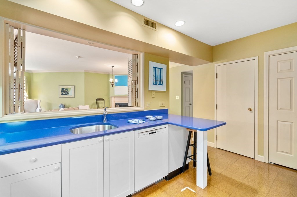 91 Glen Road, Unit 1 Brookline, MA 02445 - Photo 8 of 20 Gallery Image 8