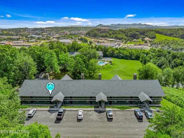 $374,909 | 526 Briarcliff Way, Unit 102, Pigeon Forge, TN 37863