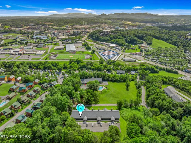 $374,909 | 526 Briarcliff Way, Unit 102, Pigeon Forge, TN 37863