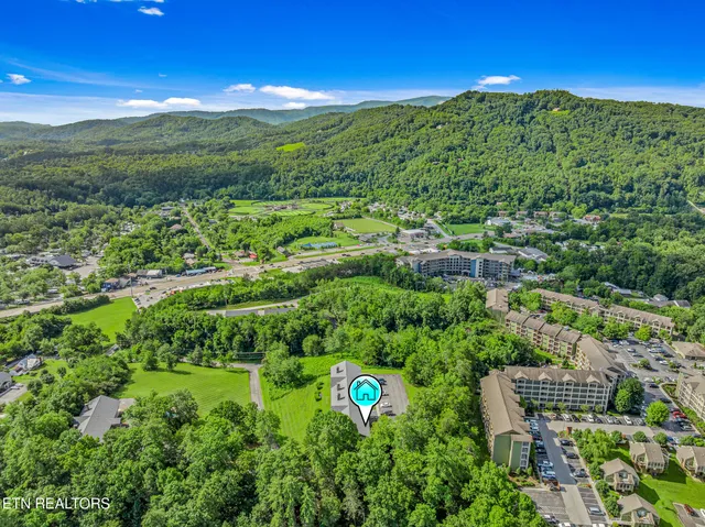 $374,909 | 526 Briarcliff Way, Unit 102, Pigeon Forge, TN 37863