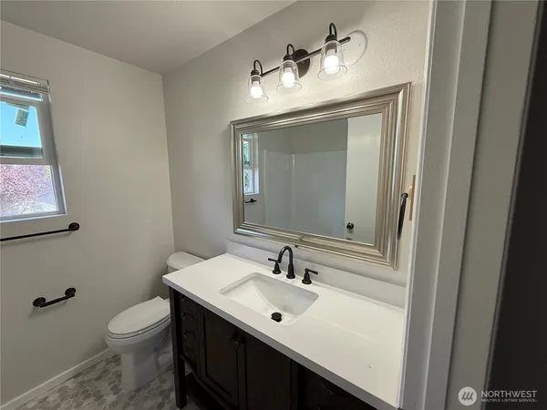 $1,950 | 1017 Ttereve Drive, Unit 3, Everett, WA 98203