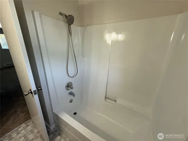 $1,950 | 1017 Ttereve Drive, Unit 3, Everett, WA 98203