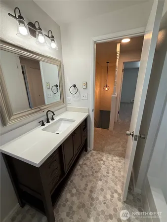 $1,950 | 1017 Ttereve Drive, Unit 3, Everett, WA 98203