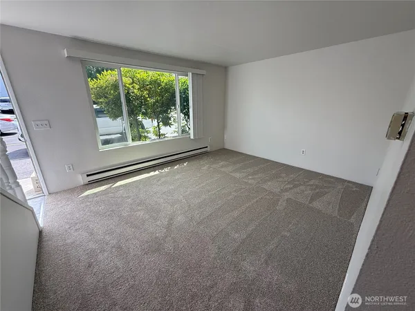 $1,950 | 1017 Ttereve Drive, Unit 3, Everett, WA 98203