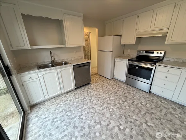 $1,950 | 1017 Ttereve Drive, Unit 3, Everett, WA 98203