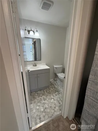 $1,950 | 1017 Ttereve Drive, Unit 3, Everett, WA 98203