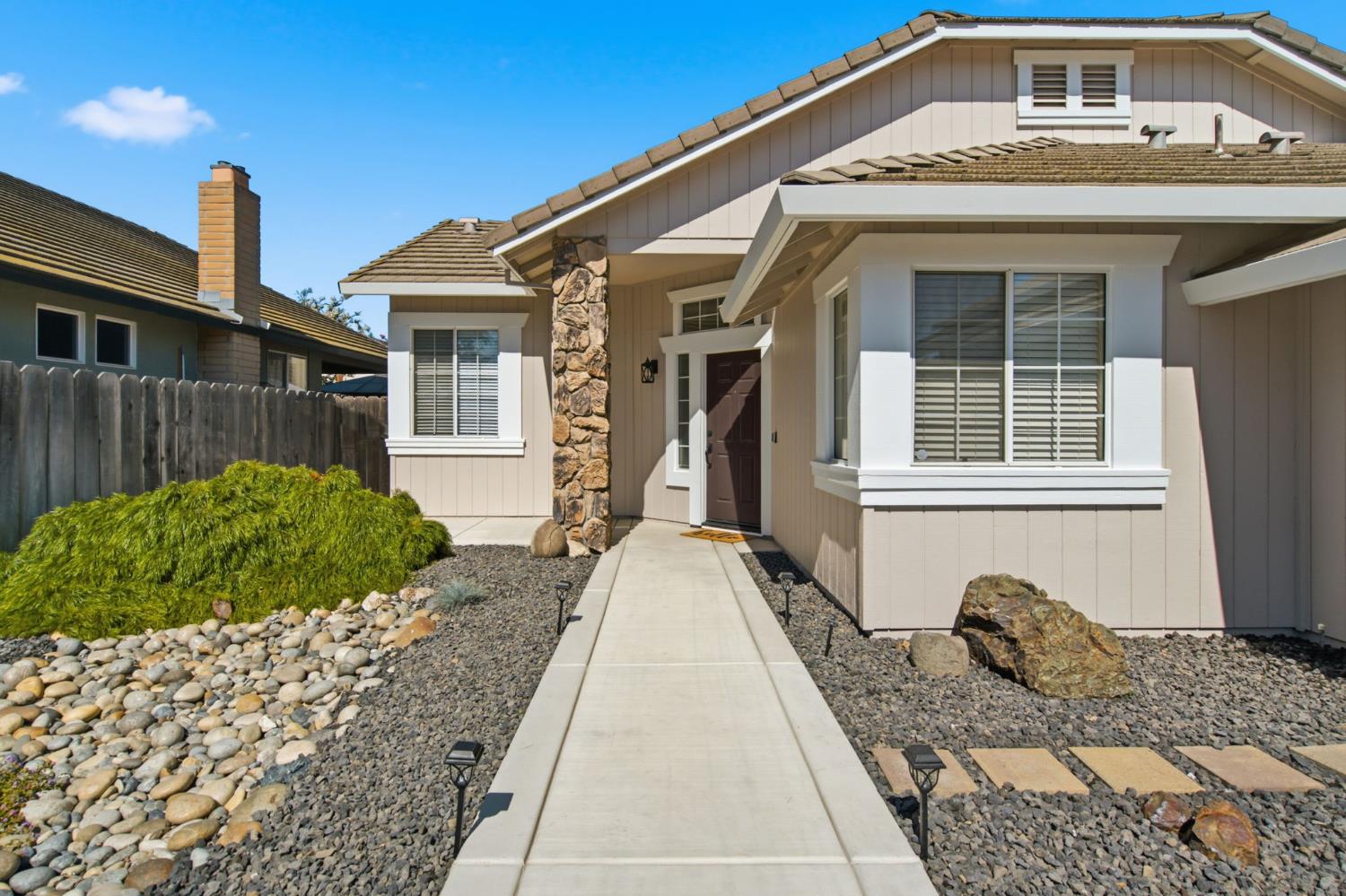 245 Douma Way Ripon, CA 95366 - Photo 4 of 56