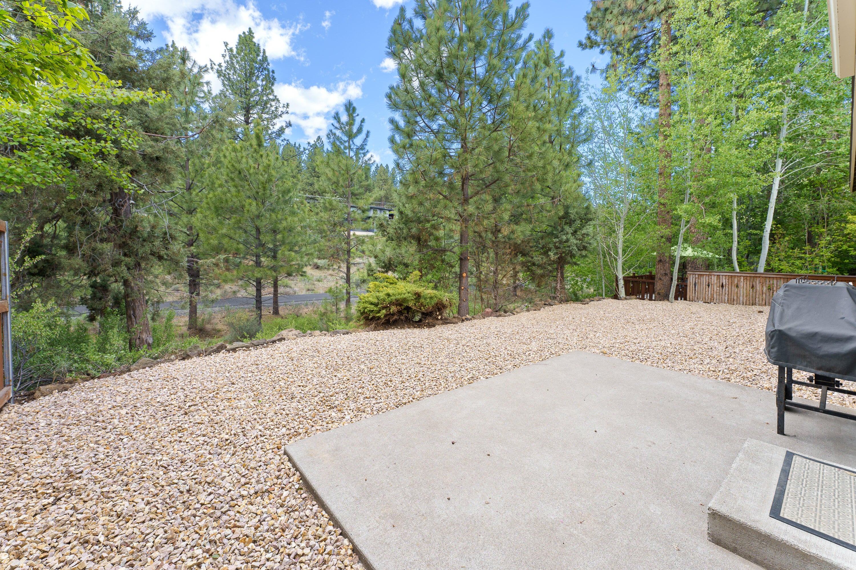 19486 Brookside Way Bend, OR 97702 - Photo 5 of 27 DSC07228