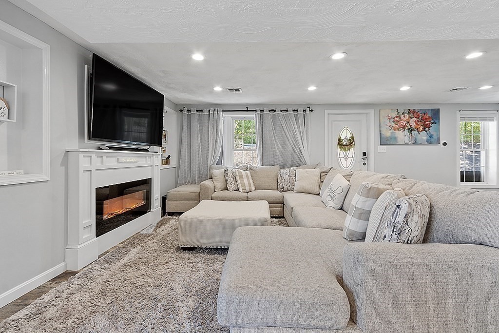 57 Shirley Road Shrewsbury, MA 01545 - Photo 13 of 40 Gallery Image 13