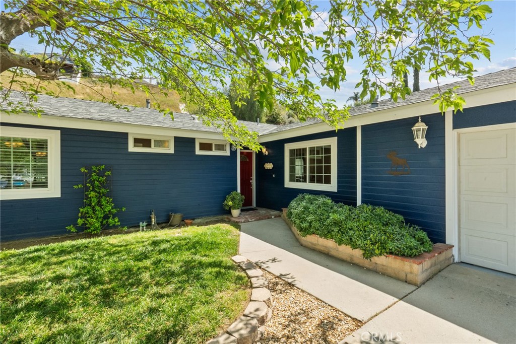 26450 Ridge Vale Drive Newhall, CA 91321 - Photo 3 of 40 front view of a house with a yard