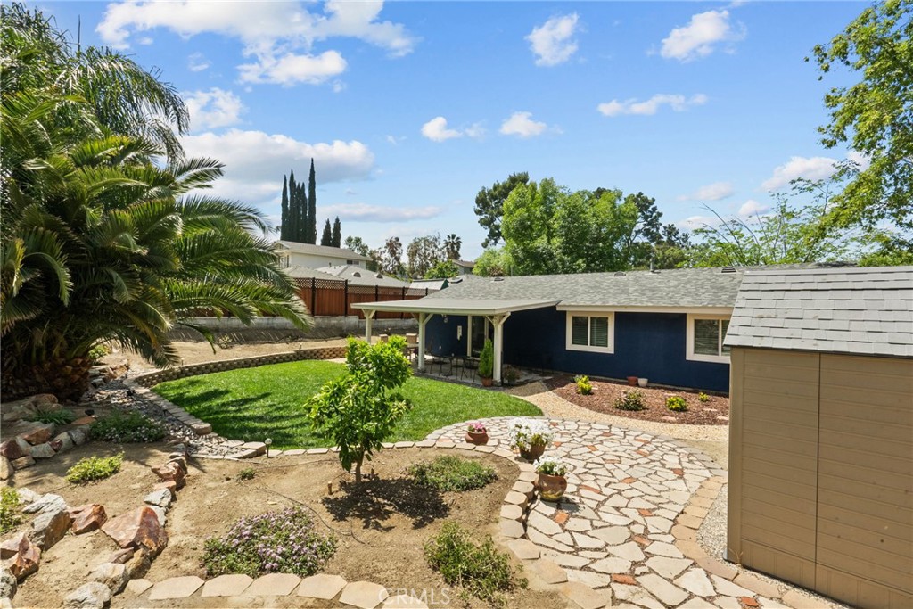 26450 Ridge Vale Drive Newhall, CA 91321 - Photo 36 of 40 a front view of a house with garden