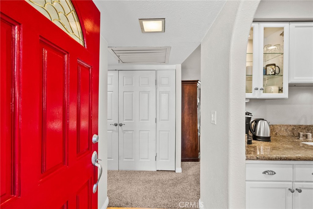 26450 Ridge Vale Drive Newhall, CA 91321 - Photo 4 of 40