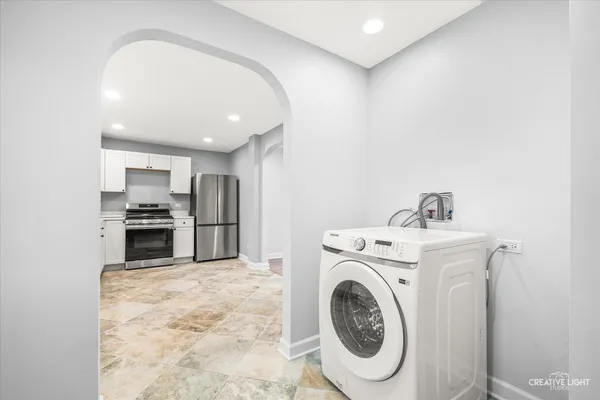 a view of kitchen with washer and dryer