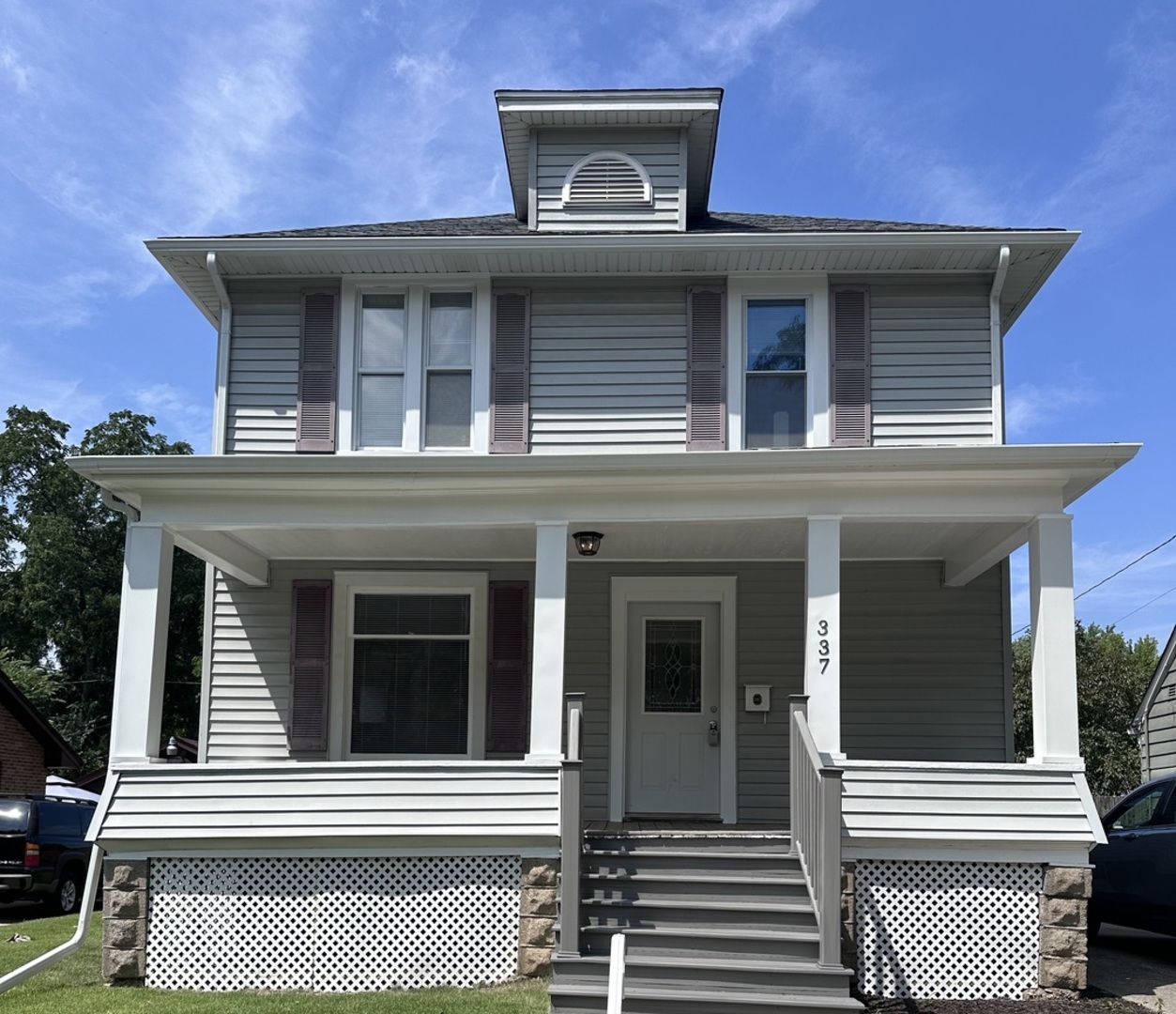 337 South Fordham Avenue Aurora, IL 60506 - Photo 1 of 10 a view of a house with a door and a porch