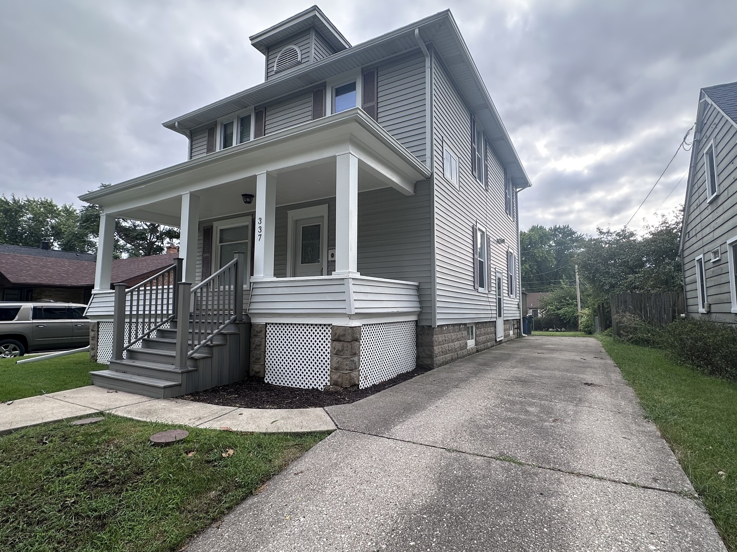 337 South Fordham Avenue Aurora, IL 60506 - Photo 10 of 10 a view of a house with a yard