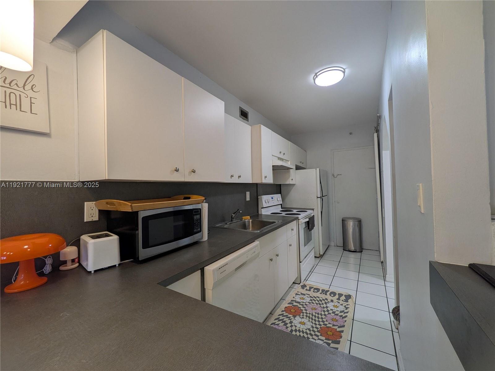 100 Lincoln Road, Unit 904 Miami Beach, FL 33139 - Photo 13 of 19