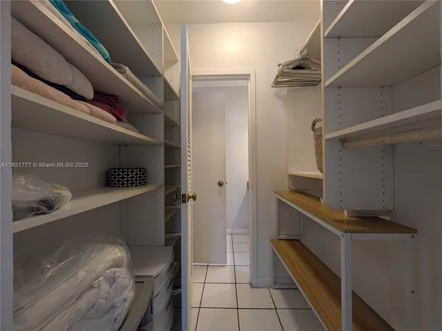 $389,000 | 100 Lincoln Road, Unit 904, Miami Beach, FL 33139