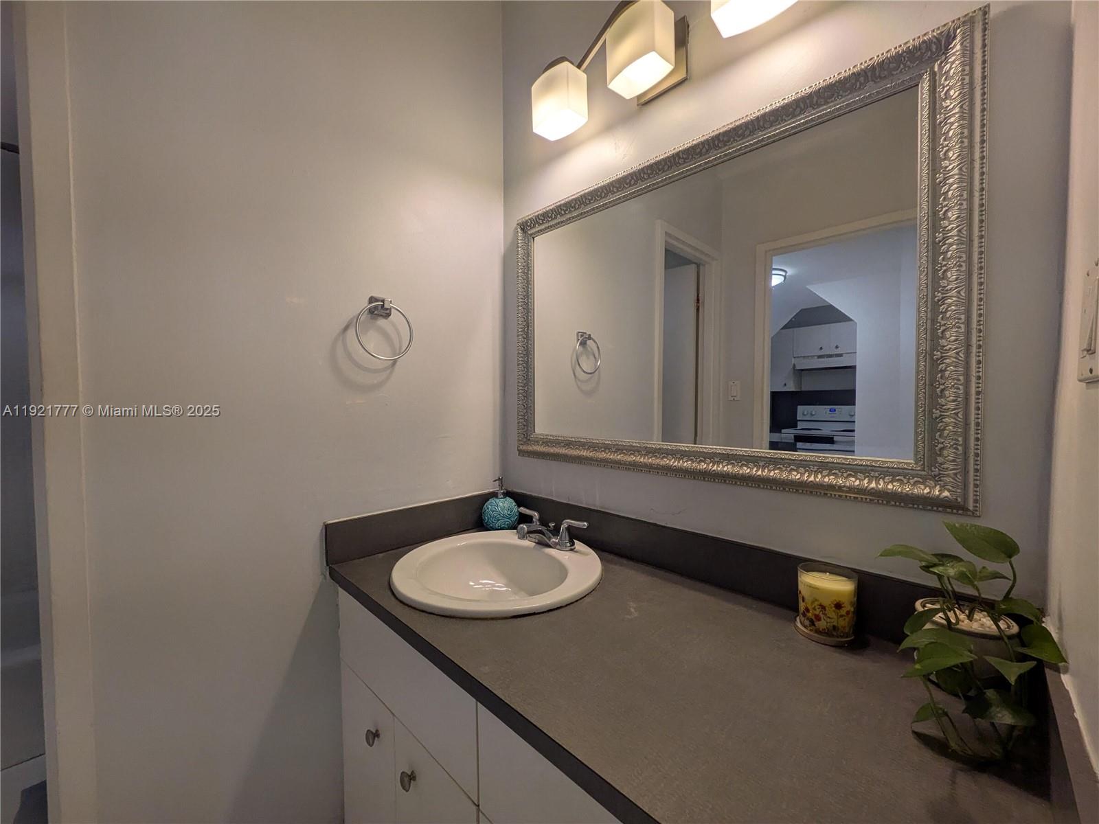 100 Lincoln Road, Unit 904 Miami Beach, FL 33139 - Photo 9 of 19