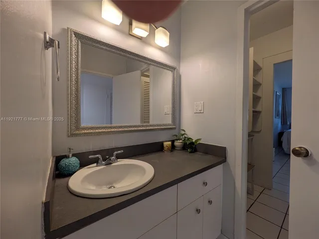 $389,000 | 100 Lincoln Road, Unit 904, Miami Beach, FL 33139