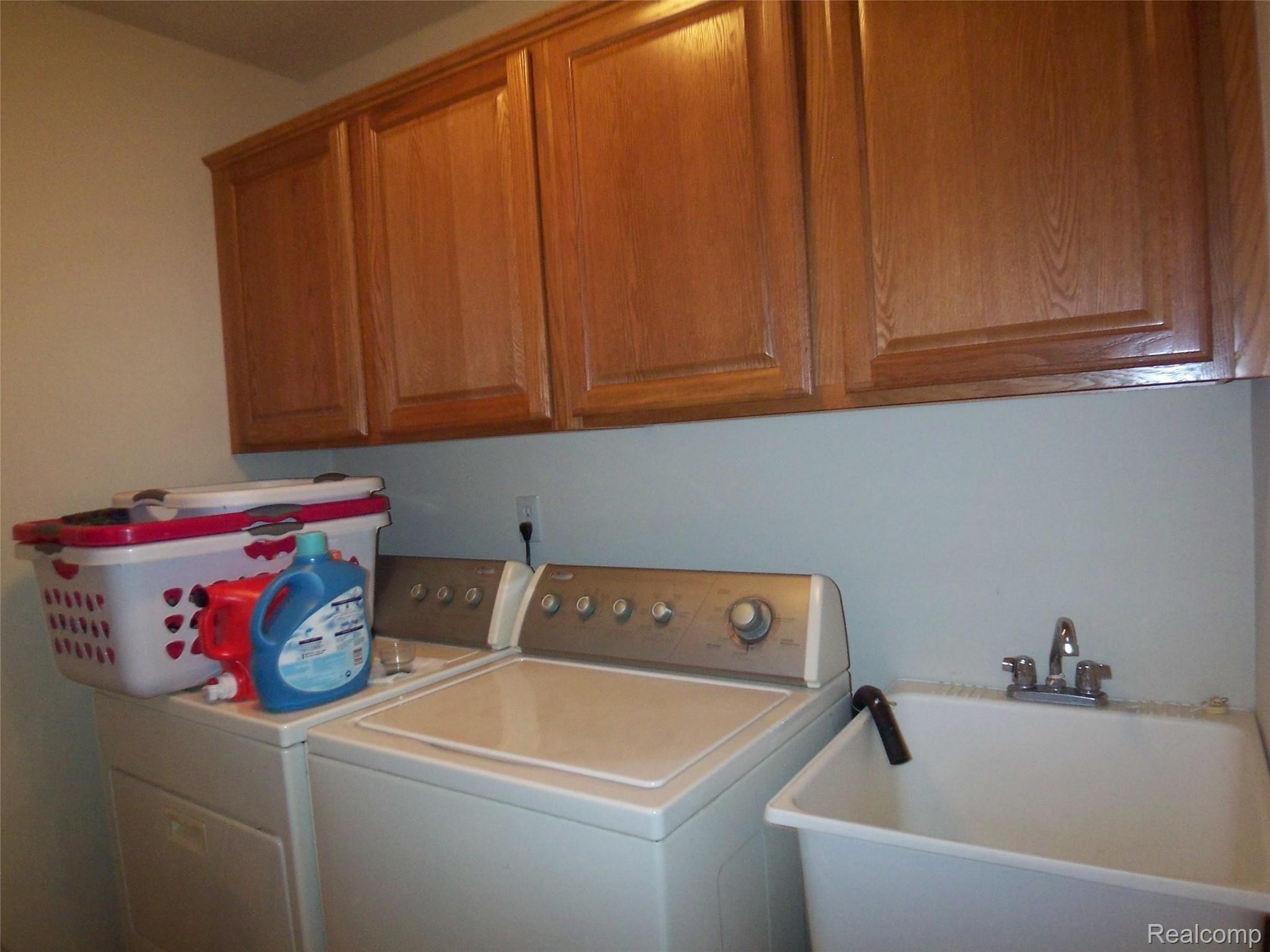 33492 Utica Road, Unit 4 Fraser, MI 48026 - Photo 8 of 24 100_1100.JPG