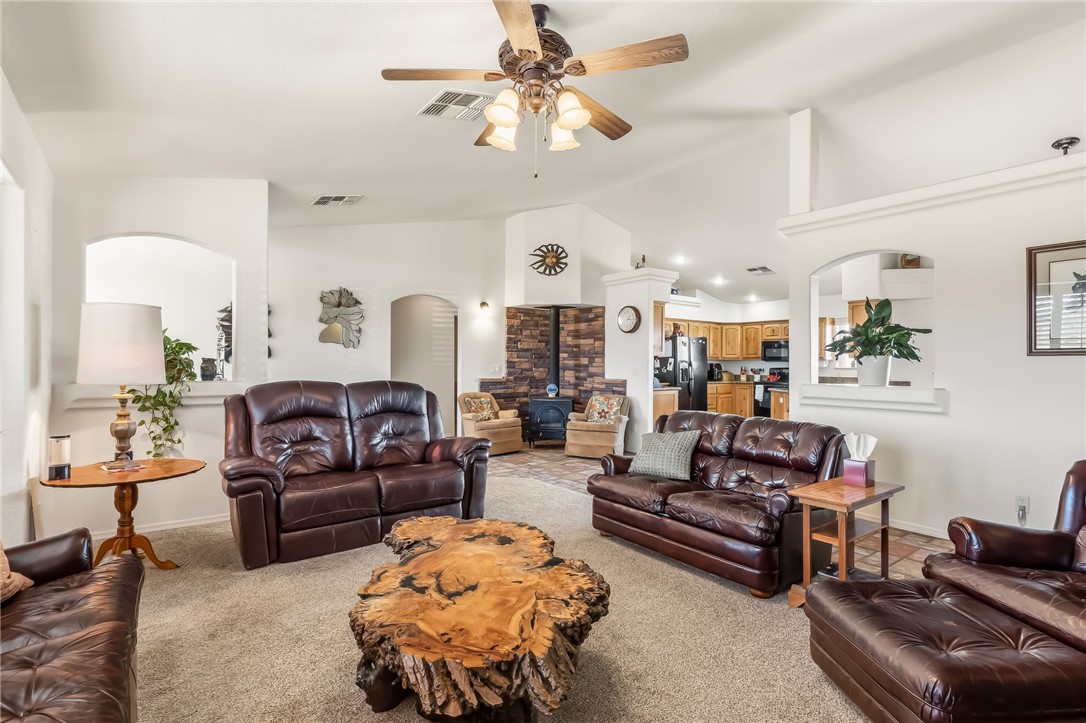 2205 East Cactus Wren Road Kingman, AZ 86409 - Photo 14 of 68 Living Room