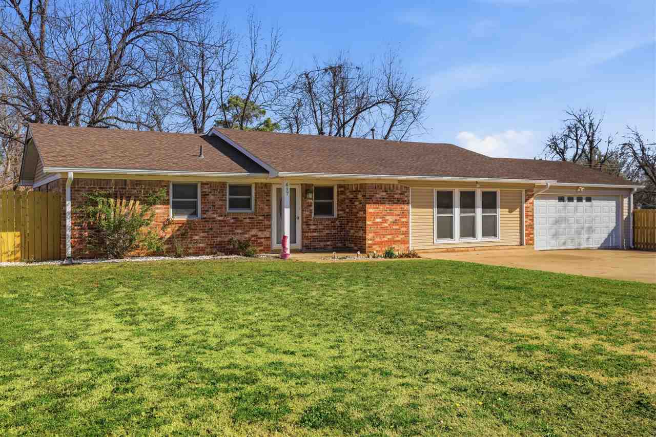 617 Locust Street Perry, OK 73077 - Photo 2 of 50 Gallery Image 2
